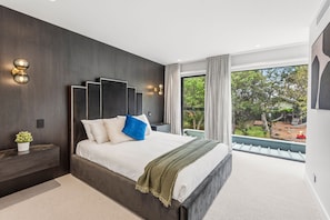 Iron/ironing board, WiFi, bed sheets - Architectural Masterclass in UberHip Northcote. (Northcote)