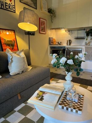 Living area - Elegant CBD Haven with City Views (Melbourne)
