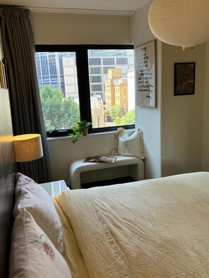 Iron/ironing board, free WiFi, wheelchair access - Elegant CBD Haven with City Views (Melbourne)