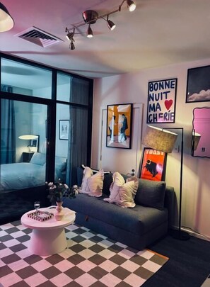 Basic Studio, City View | Iron/ironing board, free WiFi, wheelchair access - Elegant CBD Haven with City Views (Melbourne)