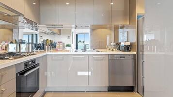 Fridge, microwave, oven, stovetop