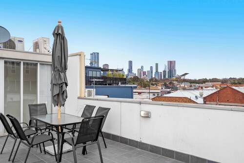 Stunning 3BD Executive Home in Ultra-hip Fitzroy!