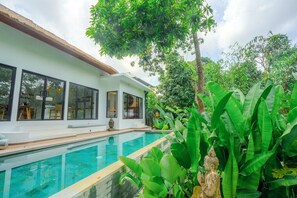 Pool - Infinity Pool Villa with Jungle & River View (Tabanan)