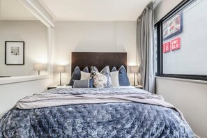 Eenvoudige studio | Een strijkplank/strijkijzer, gratis wifi