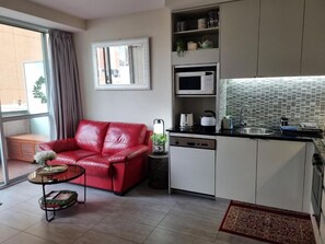 Classic Studio, Balcony, City View | Interior - Pleasant City Stay on Collins (Melbourne)