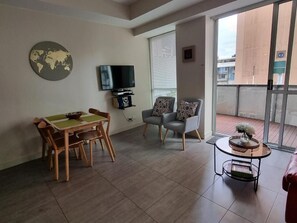 Classic Studio, Balcony, City View | Interior - Pleasant City Stay on Collins (Melbourne)