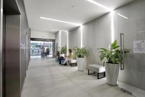 Classic Studio, Balcony, City View | Interior - Pleasant City Stay on Collins (Melbourne)