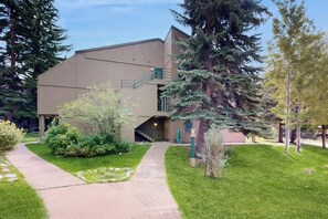A building with a modern architectural style, a covered outdoor area, and a pathway leading to the entrance. - Adorable Condo in w/Shared Pool, Hot Tub, WiFi, Washer/Dryer, & Free Shuttle (Vail)