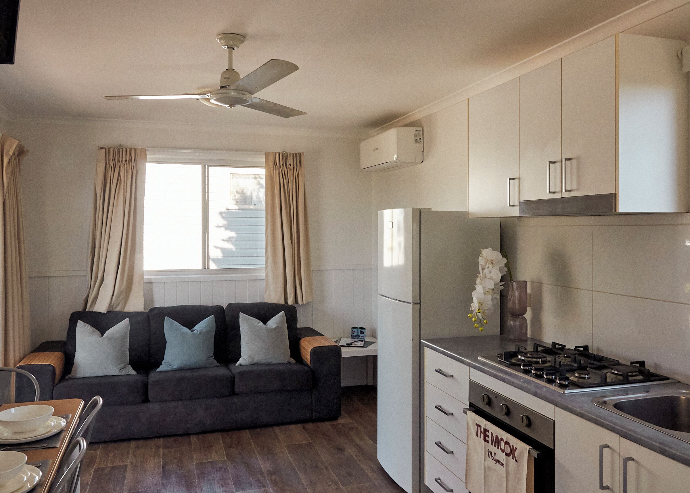 Fridge, oven, stovetop, electric kettle