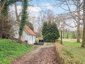 A rural setting with a white building, a path, and a large tree. - 4 Person Holiday Home in Faaborg (Faaborg)