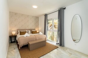 3 slaapkamers, een strijkplank/strijkijzer, reisbedje, gratis wifi