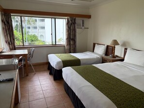 Iron/ironing board, free WiFi - The Reef Motel (Cairns)