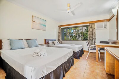 The Reef Motel