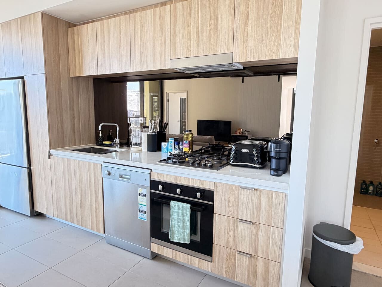 Coffee/tea maker, microwave, stovetop, dishwasher