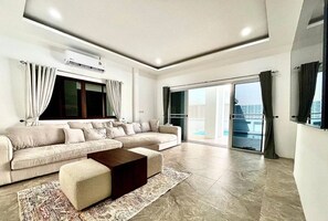 Living area - 4-bedroom barn perfect living area .1 km.walk to naihan beach (Rawai)