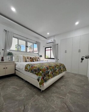 Room - 4-bedroom barn perfect living area .1 km.walk to naihan beach (Rawai)