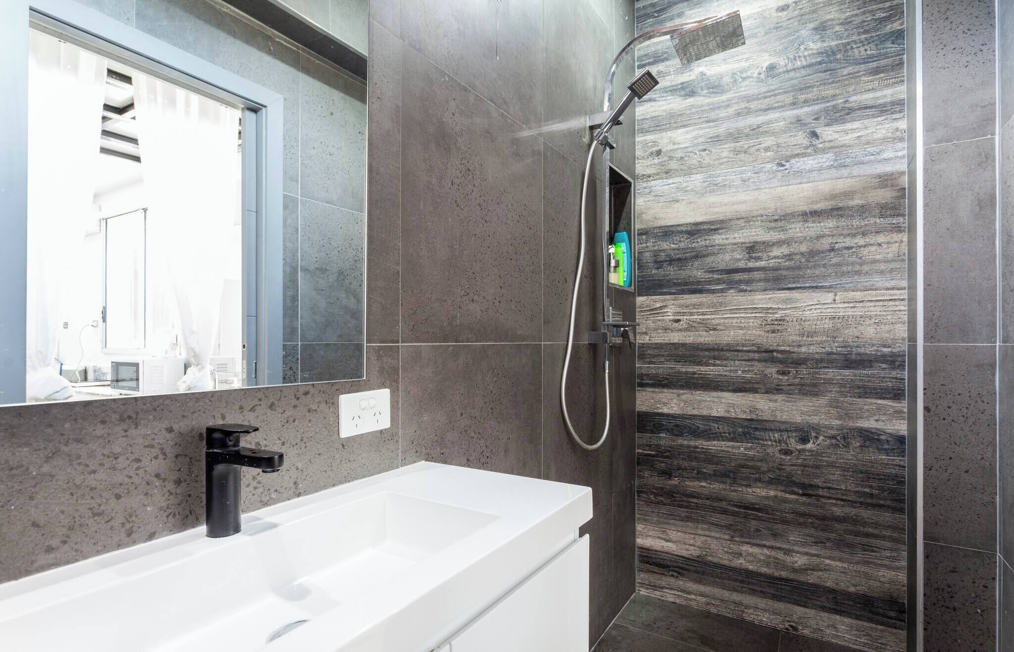 Studio | Bathroom