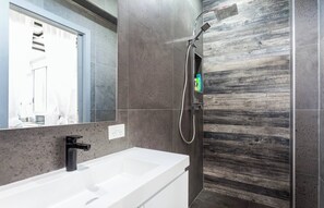 Studio | Bathroom - The Studio Loft Bella Vista (Sydney)