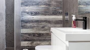 Studio | Bathroom