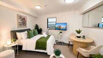Iron/ironing board, WiFi, bed sheets