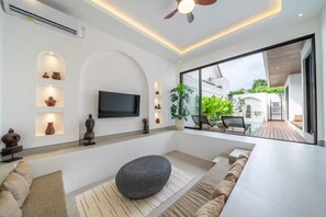 Villa Design - 2 sovrum - privat pool | Vardagsrum | 50-tums smart-tv med digitalkanaler