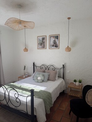 Ferros/tábuas de passar roupa, Wi-Fi de cortesia, roupa de cama