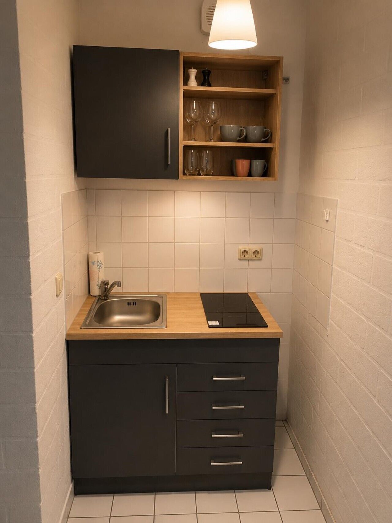 Køleskab, mikrobølgeovn, ovn, kogeplade