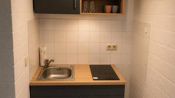 Køleskab, mikrobølgeovn, ovn, kogeplade