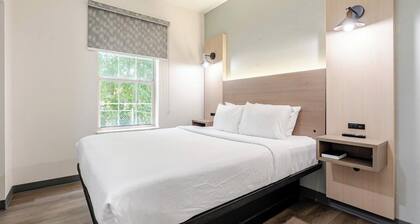 Newly Renovated Hotel - 2 Bedroom Suites with Kitchen in beautiful Columbia