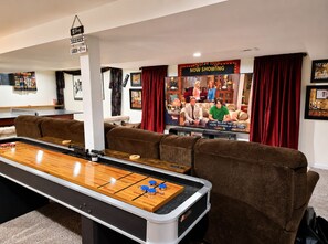 House | 3 bedrooms - 2 Miles to World Cup 3BR 3BA Ensuites Sauna Theater (Independence)