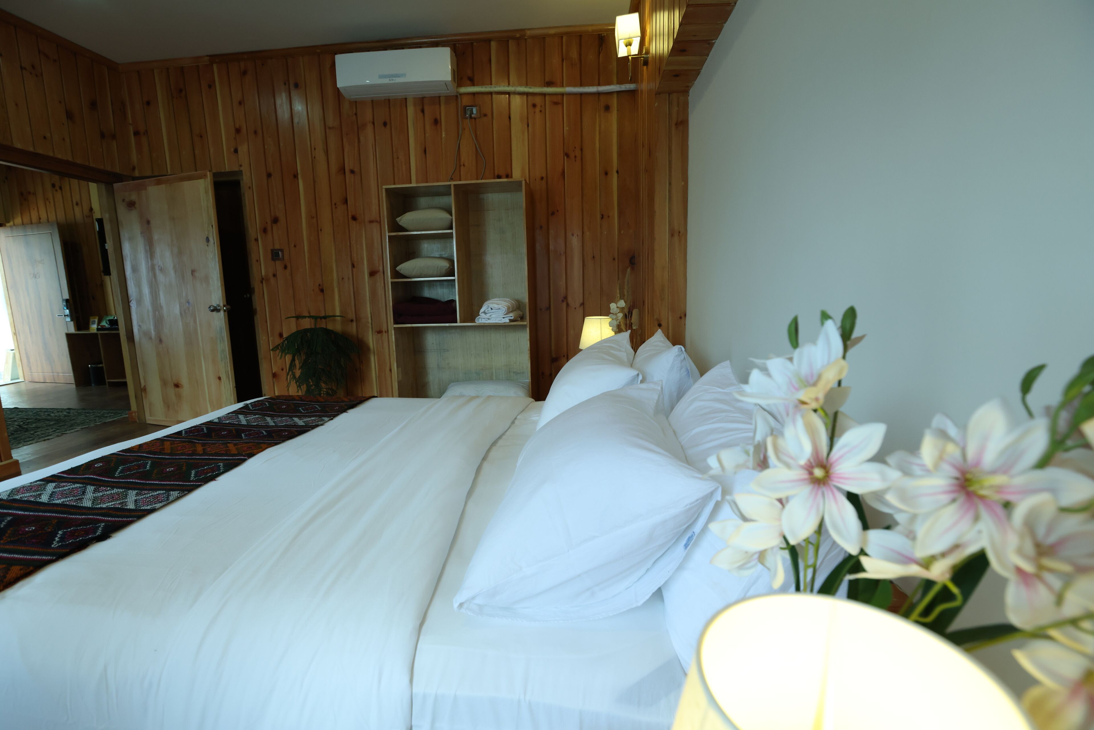 Superior Suite, Balcony, Mountain View | In-room safe, soundproofing, iron/ironing board, free WiFi