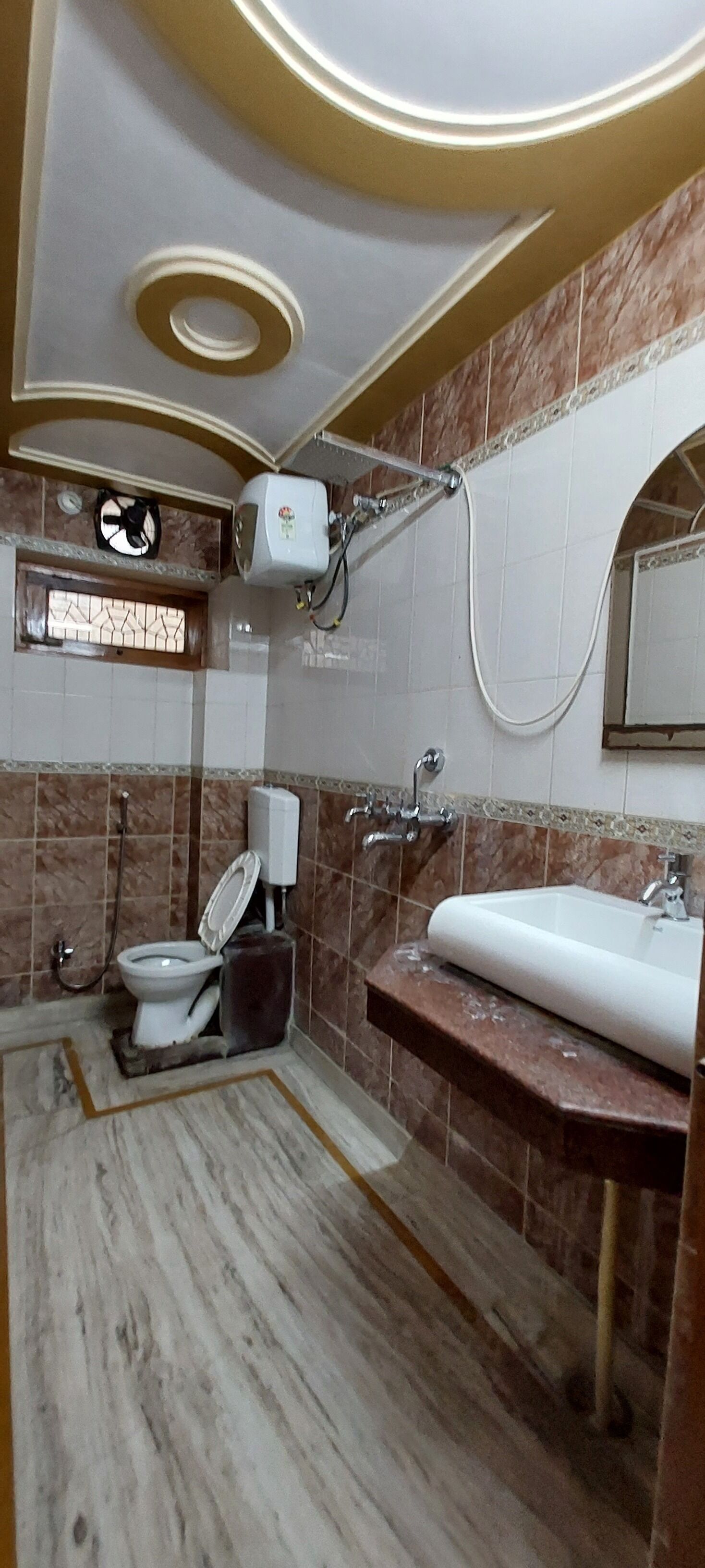 Serviettes fournies, savon, papier toilette