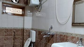 Serviettes fournies, savon, papier toilette