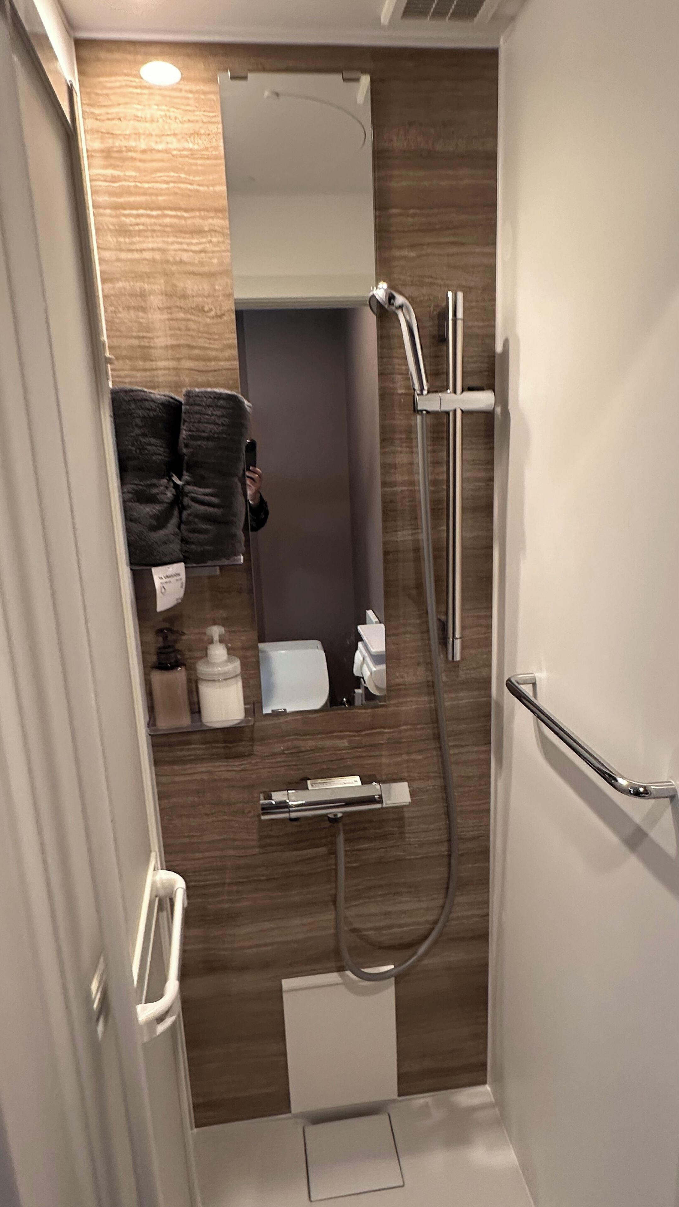 Superior Quadruple Room, City View | Bathroom