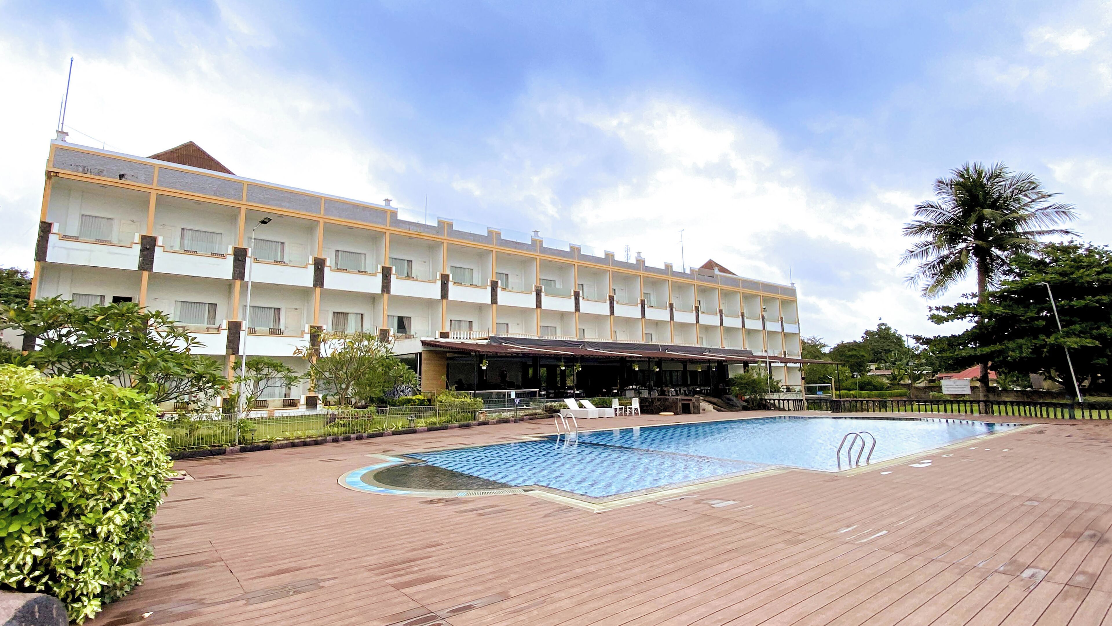 2 piscine all'aperto