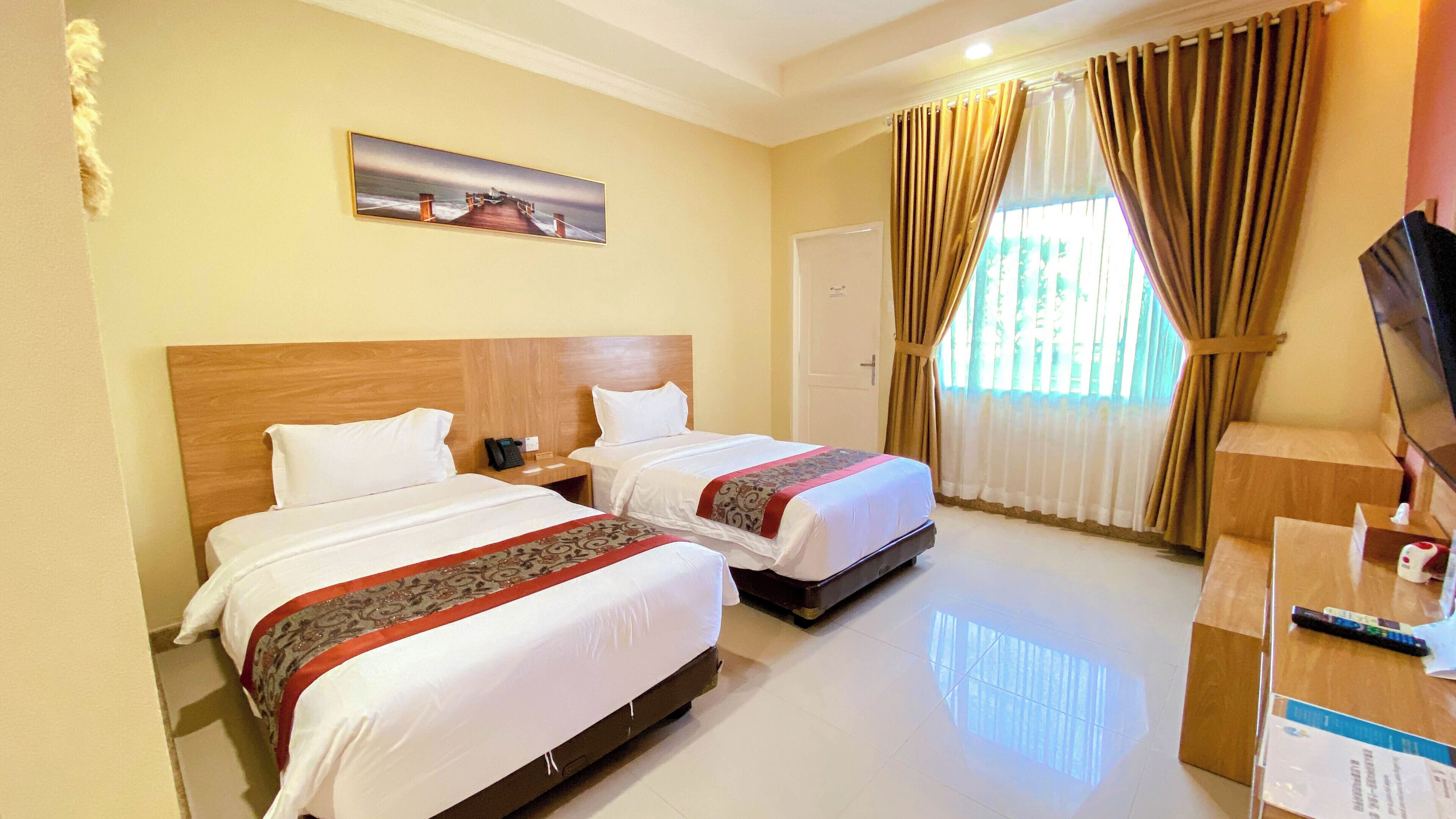 Habitación superior con 1 cama matrimonial o 2 individuales, balcón, vista al mar | Wifi gratis 
