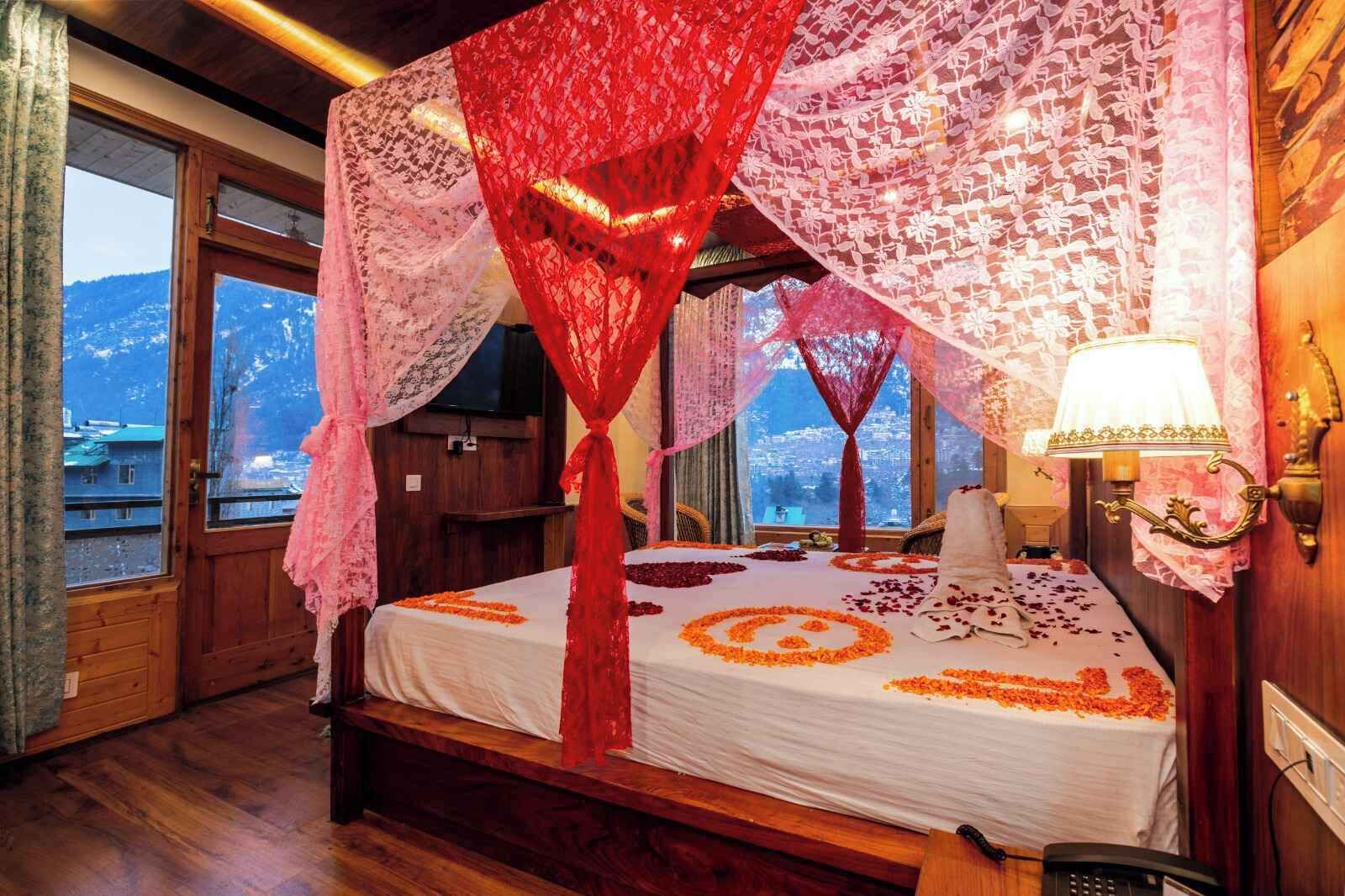 Honeymoon-Zimmer, Balkon, Bergblick | Kostenloses WLAN, Bettwäsche