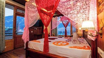 Honeymoon-Zimmer, Balkon, Bergblick | Kostenloses WLAN, Bettwäsche