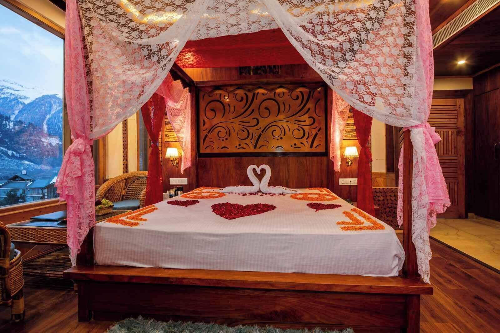 Honeymoon Room, Balcony, Mountain View | Free WiFi, bed sheets