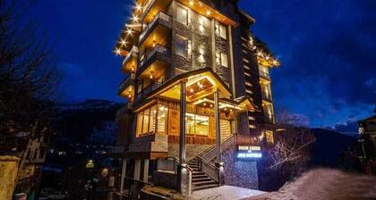 Snow Creek By JNS Hotels CentrallyHeated