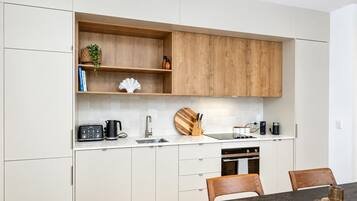 Coffee/tea maker, fridge, microwave, oven