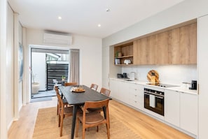 Unclassified image, 3 of 36, button - The Windsor | Wellington CBD | Stylish 3BR (Te Aro)