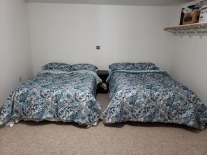 4 bedrooms, WiFi, bed sheets - Quiet Lakefront Home with Private Beach & Stunning Views - Great for Families (Oroville)