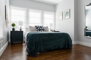 2 bedrooms, iron/ironing board, WiFi, bed sheets - Trendy, Charming 2-bedroom bungalow in Dallas (Dallas)