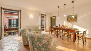 Standard-huoneisto, 2 makuuhuonetta, 2 kylpyhuonetta (Apt. Annamaria: Family-Friendly 2BR) | Sisätilat