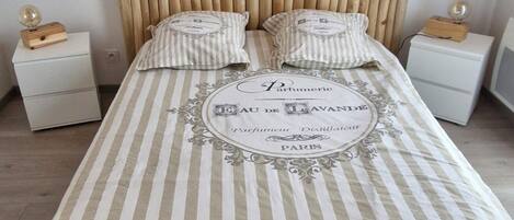 Iron/ironing board, Internet, bed sheets