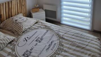 Iron/ironing board, internet, bed sheets