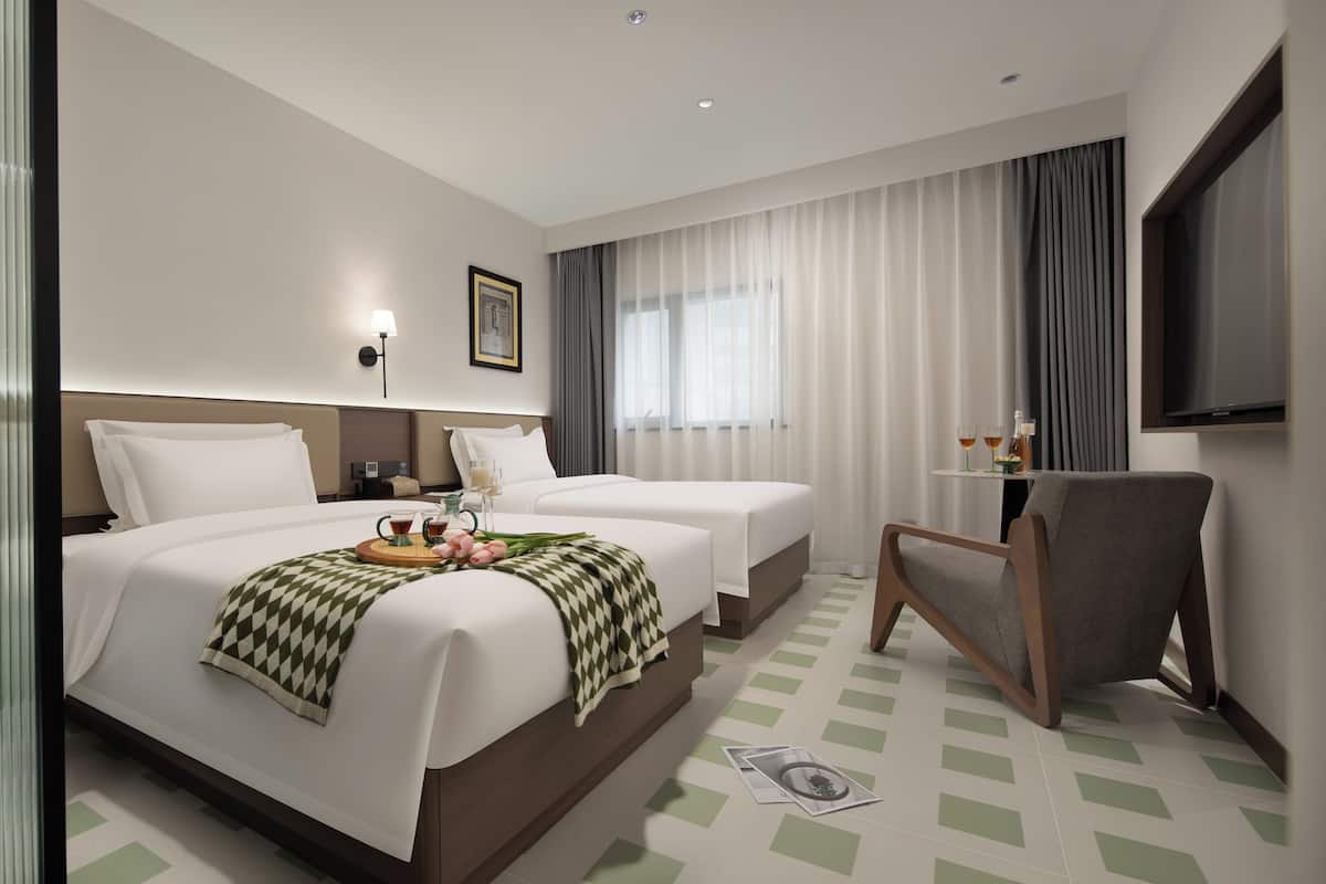 Classic Twin Room, City View | Desk, laptop workspace, soundproofing, free WiFi