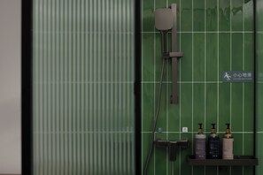 Comfort Twin Room, City View | Bathroom - K.K Fashion Hotel (Chongqing)