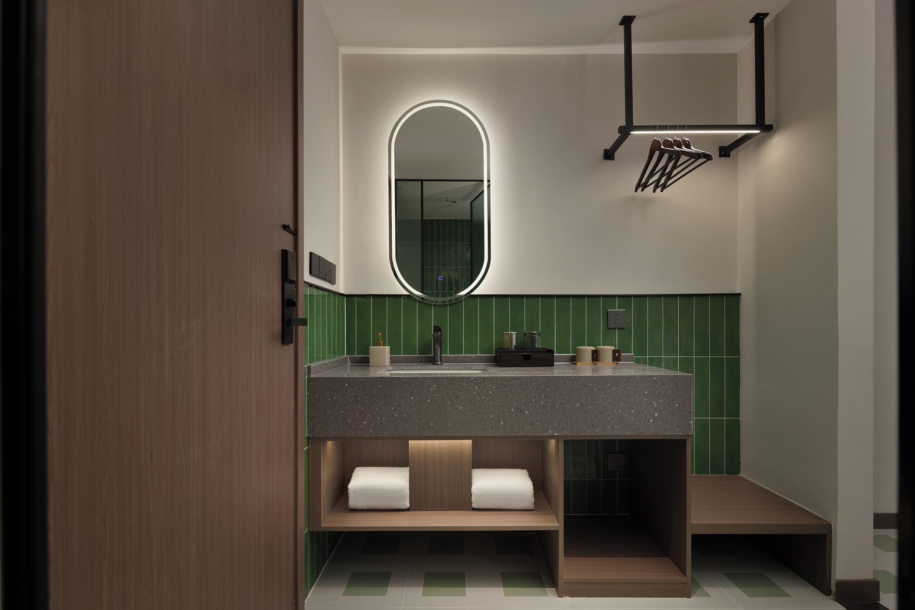 Deluxe Double Room, City View | Bathroom | Shower, free toiletries, hair dryer, towels